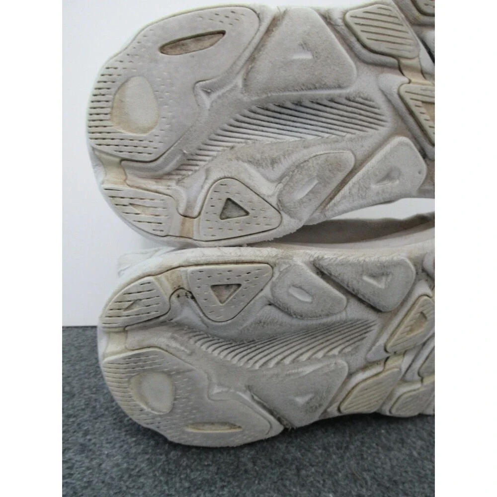Hoka One One please see